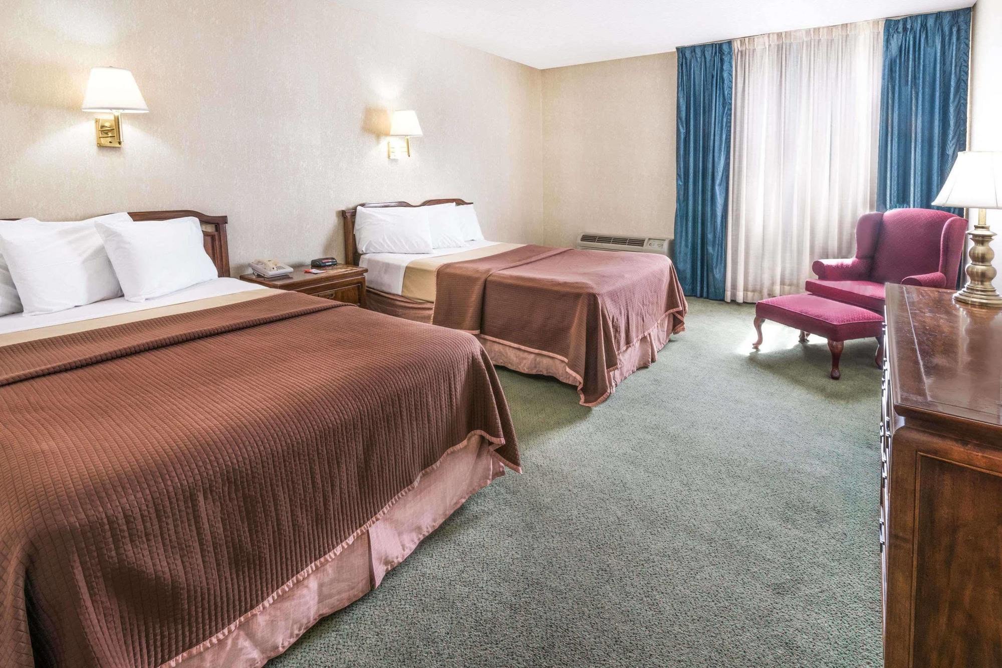 Howard Johnson By Wyndham Milford/New Haven Экстерьер фото