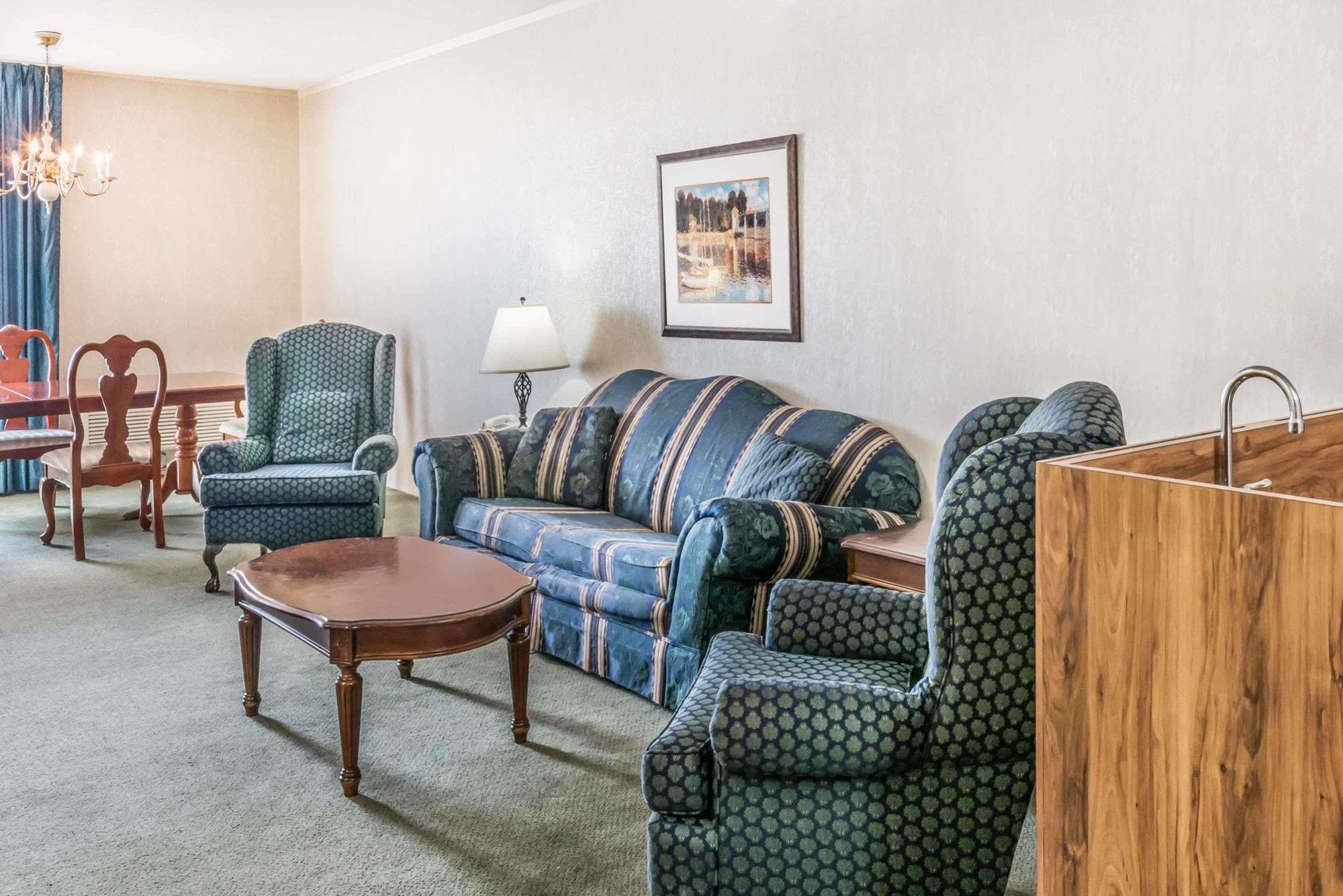 Howard Johnson By Wyndham Milford/New Haven Экстерьер фото