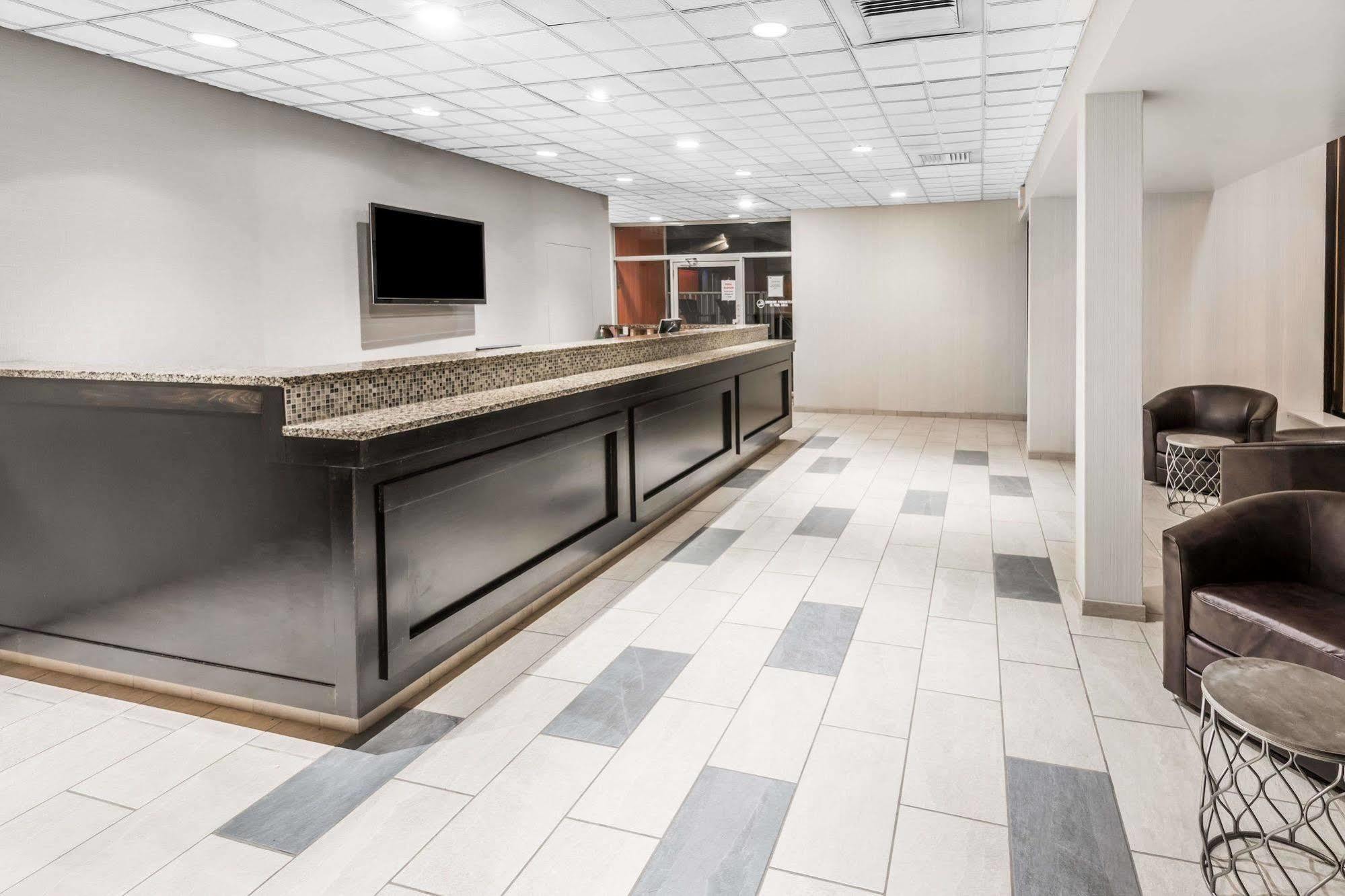 Howard Johnson By Wyndham Milford/New Haven Экстерьер фото